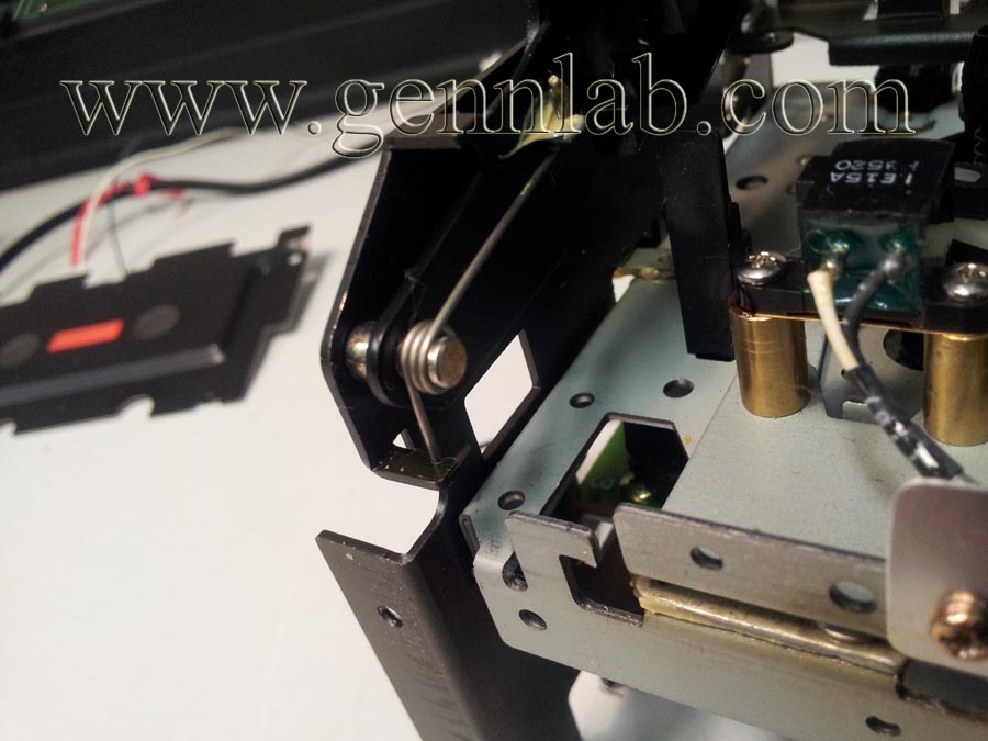 TASCAM 122mkIII. Door joint. TASCAM 122mkIII. Door joint.