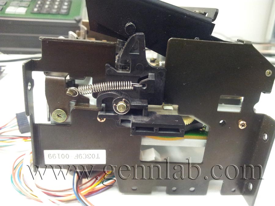 TASCAM 122mkIII Mechanism, removed for repair. Left. TASCAM 122mkIII Mechanism, removed for repair. Left.